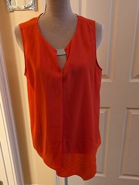 DKNYC Size Large Red-Orange Sleeveless V-Neck Camisole with Metal Bar
